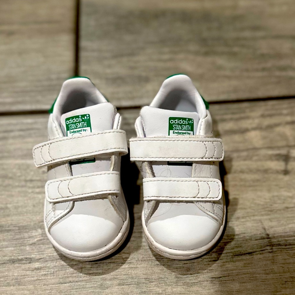 Stan smith with green back